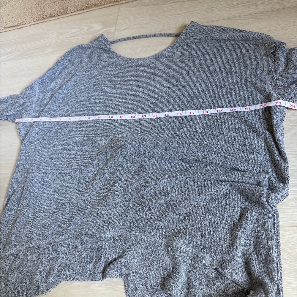 ✨ Express Gray Asymmetrical Long Sleeve Top - Picture 3 of 7